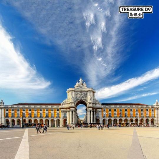 商業廣場(Praça do Comércio)位在里斯本熱鬧的市區當中...