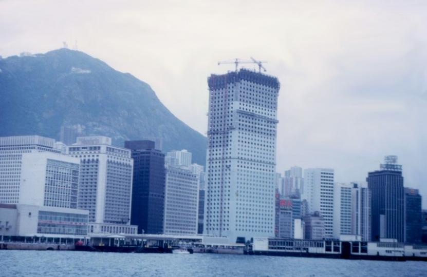 1972年 中環海旁及興建中的康樂大廈...