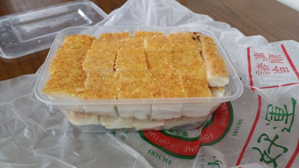 於深圳灣關口唯一的茶餐廳，買咗每斤42人民幣的燒肉，...