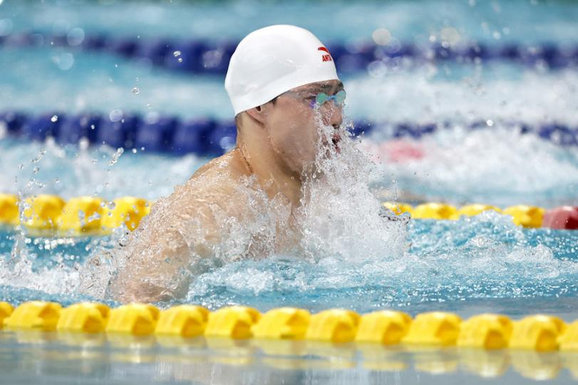2023年全國游泳錦標賽中，覃海洋以26秒25的成績摘得男子50米蛙泳金牌...