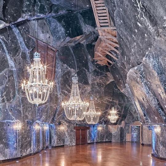 超夢幻的地下300米「絕美鹽礦晶洞」宛如地下宮殿...