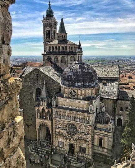 聖瑪利亞大教堂位於義大利貝加莫...