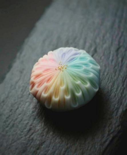 和菓子師傅打造出「可以端上桌的煙火」...