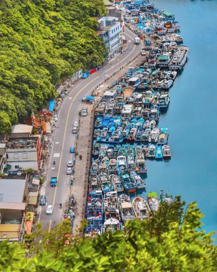 南方澳觀景台看下去的「海岸S彎」...