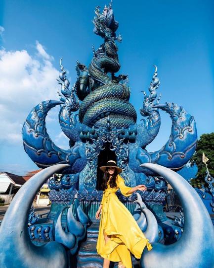 湛藍色的龍蘇町寺（Wat Rong Sua Ten）建於2016年...