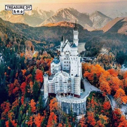 Schloss Neuschwanstein是一座位於德國巴伐利亞州的城堡...