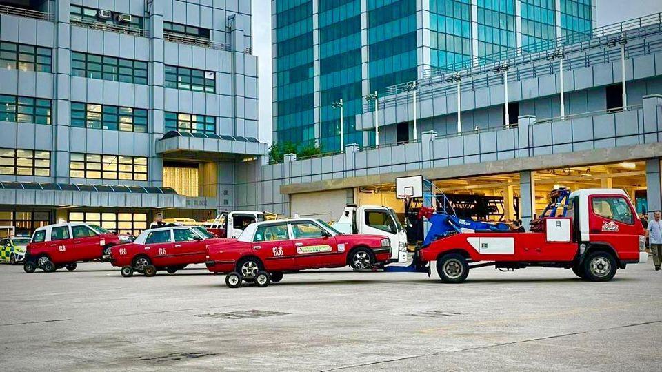 交通執法 • 打擊的士濫收車資 • 3司機被捕...