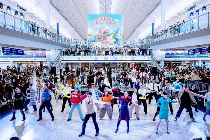 香港國際機場25歲喇 ....･...