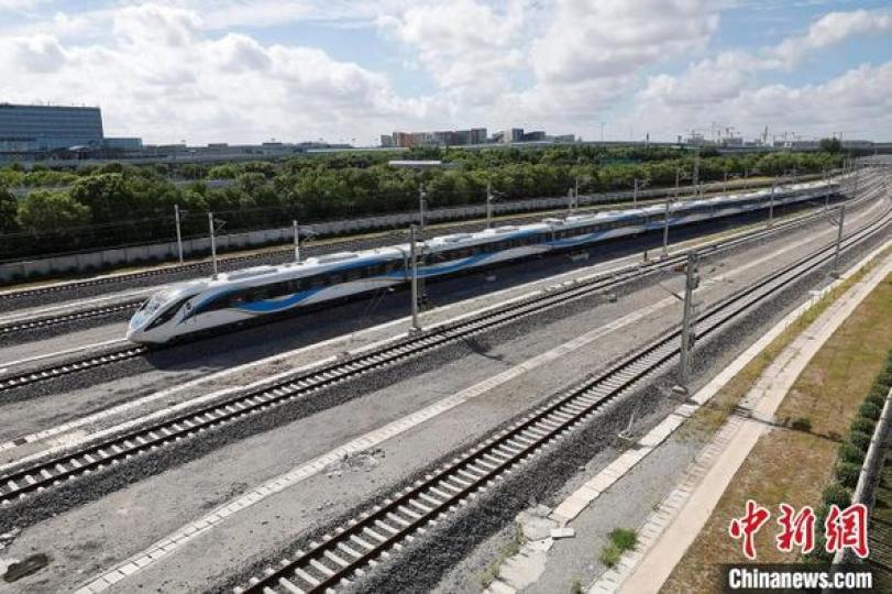 上海機場聯絡線列車上線調試...