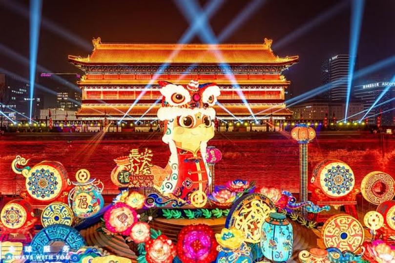2025西安城墻燈會璀璨亮燈...