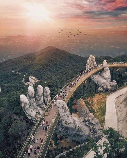 斥資600億打造的巨人雙手捧橋...