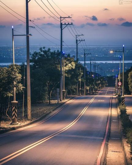 藍色公路白天清新無可比擬...