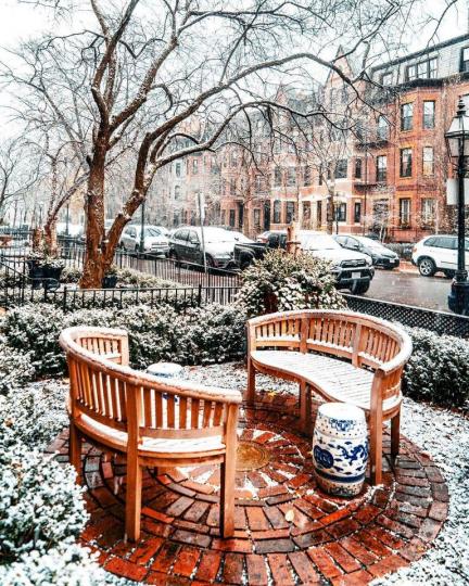 天氣漸漸冷了，看著波士頓的雪景路面...