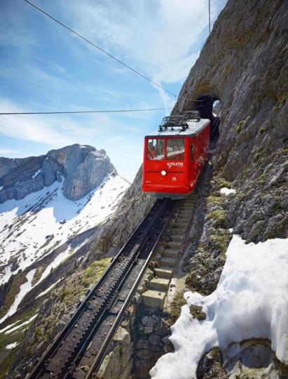陡到不敢搭！超刺激「世界最陡鐵道」彷彿下秒就掉山下...