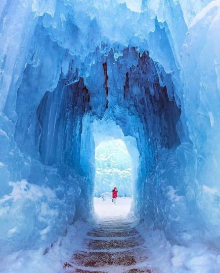 有夢幻冰雪美景的「支笏湖冰濤祭」...
