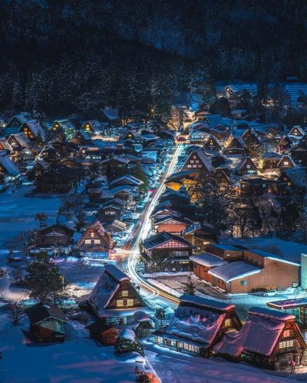 合掌村夜景如此寧靜神秘...