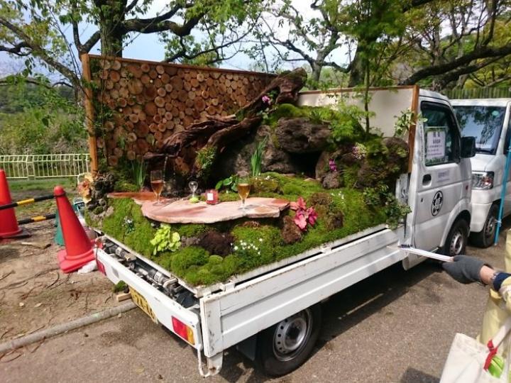 神人把「卡車後車廂變後花園」...