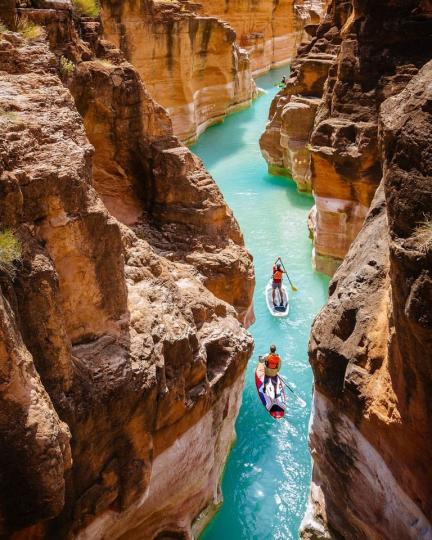 大峽谷國家公園裡的哈瓦蘇峽谷（Havasu Creek）陡峭又垂直...