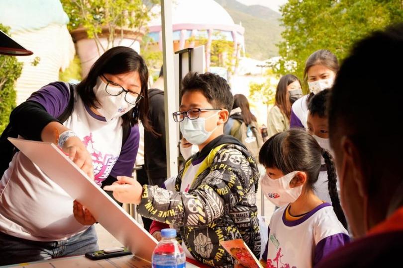 全城帶「動」尋寶・締造「最多人同時擁抱狗狗」世界紀錄...