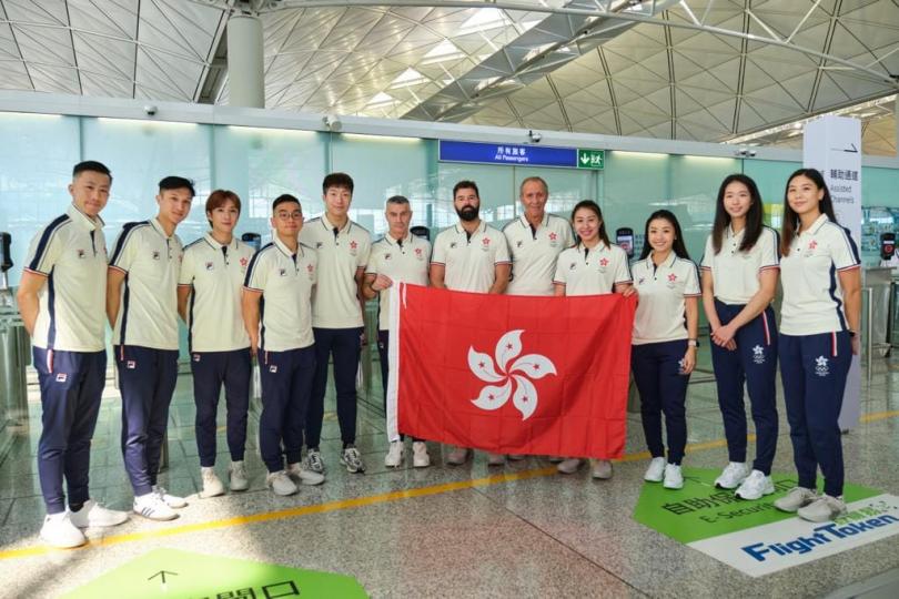 參加本屆杭州亞運會的香港劍擊代表分批起程...