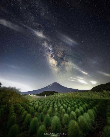 日本山梨縣的絕美銀河夜空...