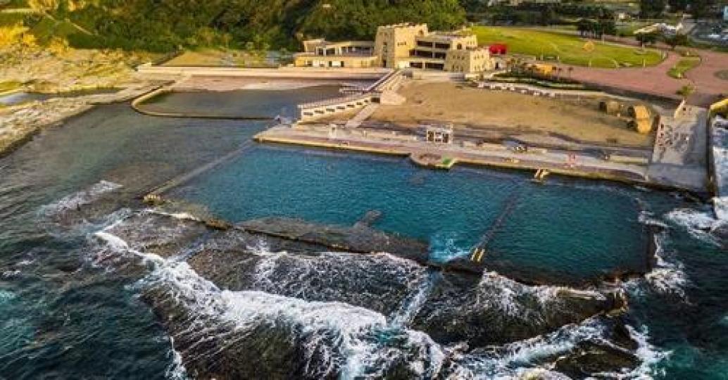 柔軟的金黃沙灘和藍海水池真的是夏天必訪...