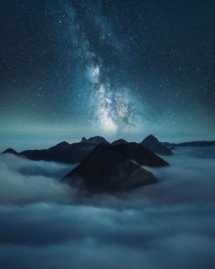 越南北山谷地的雲海銀河...