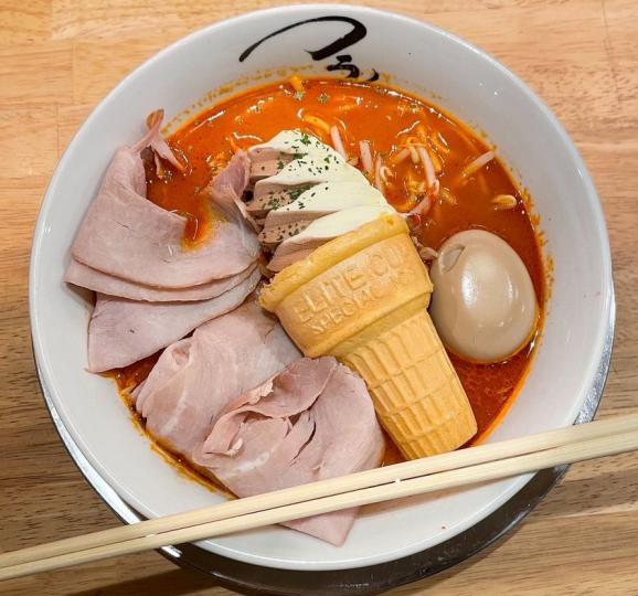 日本大阪一家蕎麥麵店，推出「味噌拉麵＋冰淇淋」...