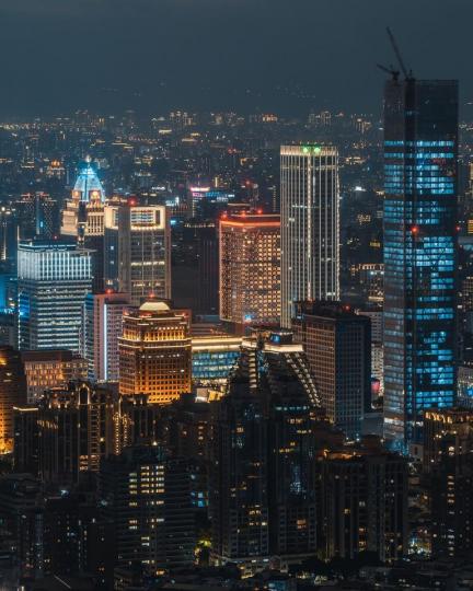 空拍「台北信義區」的城市夜景...
