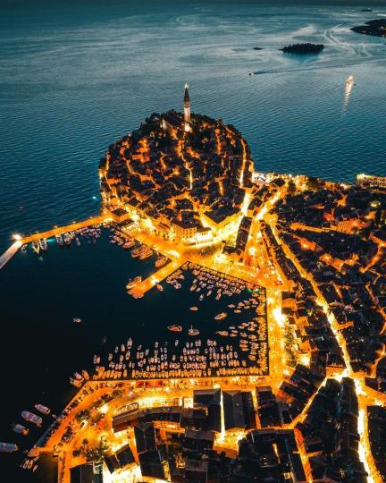 克羅埃西亞羅維尼夜景空拍...