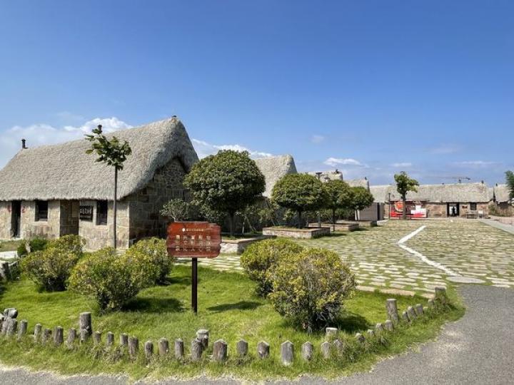 東楮島除了水天一色的優美環境，還有豐富的歷史遺跡...