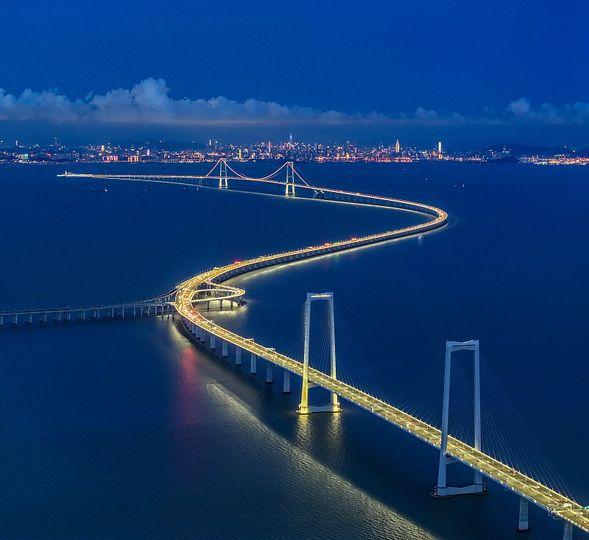 Take a glimpse of the night view of the Shenzhen-Zhongshan Bridge...