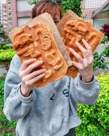 怎麼比臉還要大啦.....