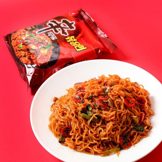 辛拉麵推出「辛拉麵炒麵」啦！...