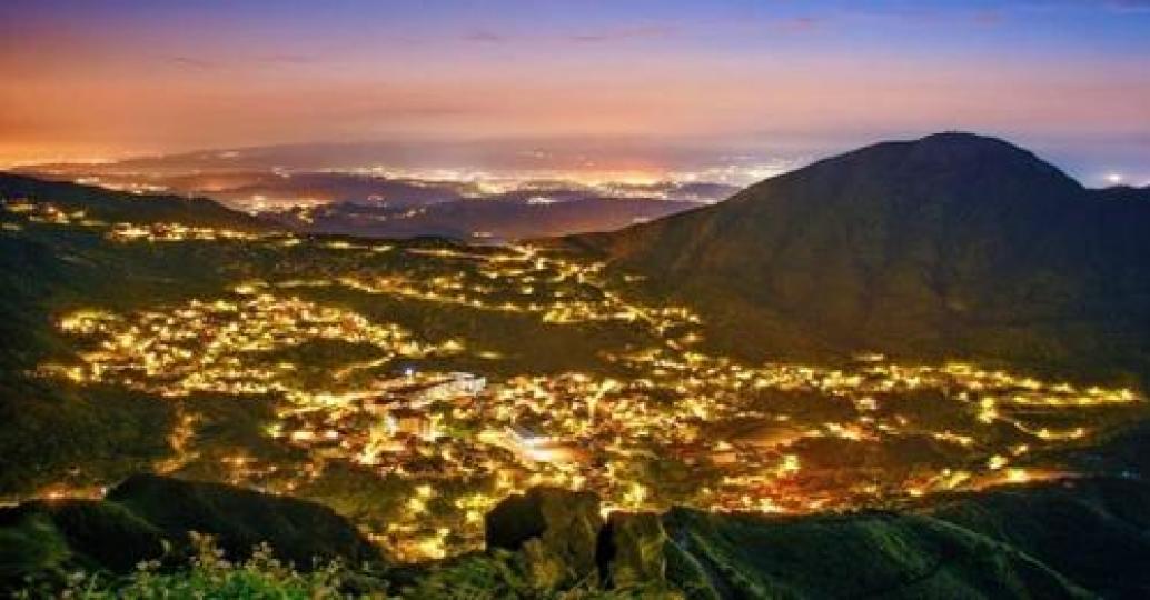 一入夜就變身黃金山城......