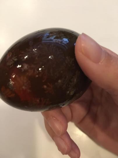 皮蛋上面「佈滿白色雪花紋」以為壞掉...