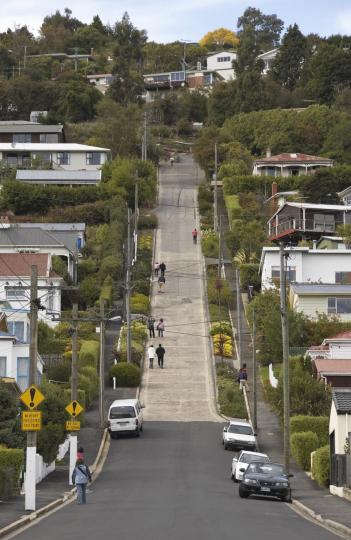 世界最陡街道「居民天天爬25層樓」...