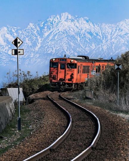 彷彿置身在仙境的環海景觀列車...