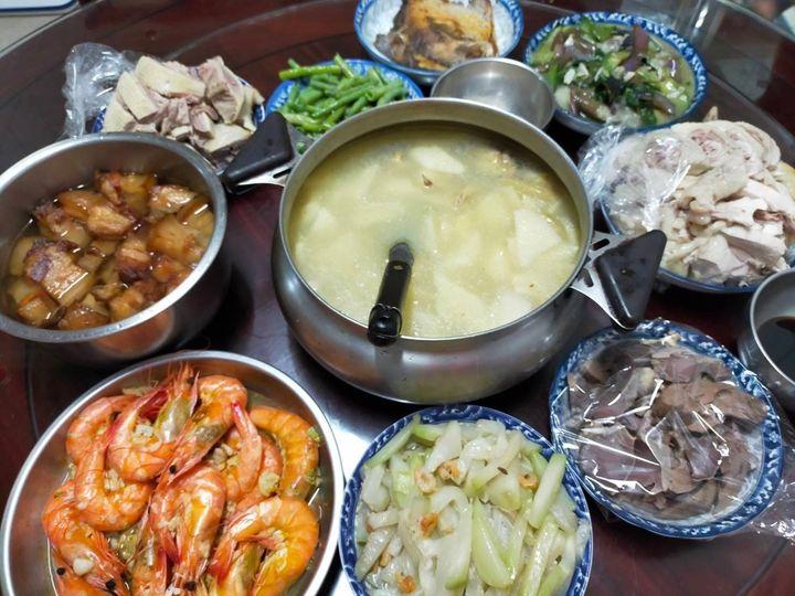 阿嬤端午節端出「9菜1湯+95顆粽子」...