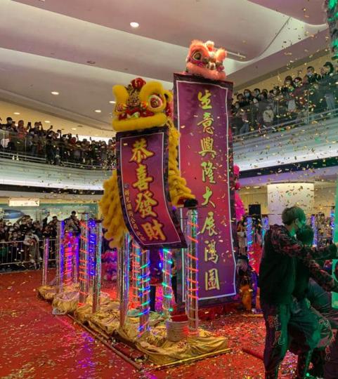 舞獅跳樁表演非常精彩........