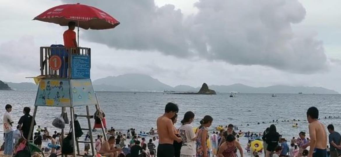黃昏大梅沙行一陣......