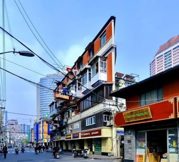 超狂紙片樓「外牆僅20公分」吸引遊客狂打卡...