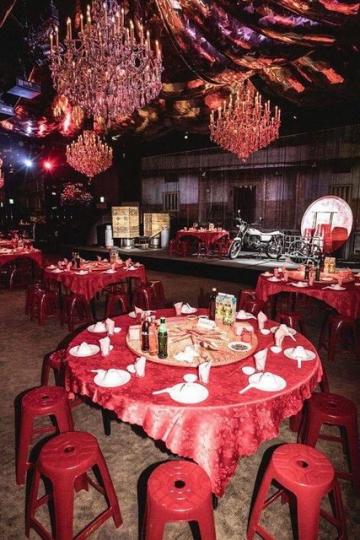 婚宴一桌2萬6！五星飯店「給賓客坐塑膠椅」他嘆貴到不行...