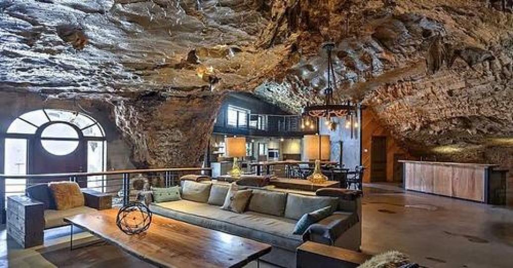 房間真的就是一個巨大洞穴！......