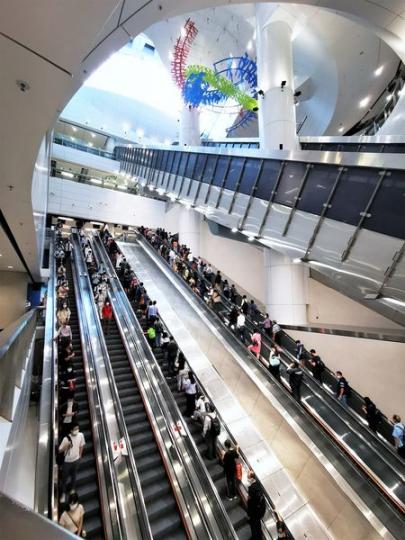 大家又有冇機會放慢步伐，留意吓金鐘站擴建部份同新建嘅會展站呢？...