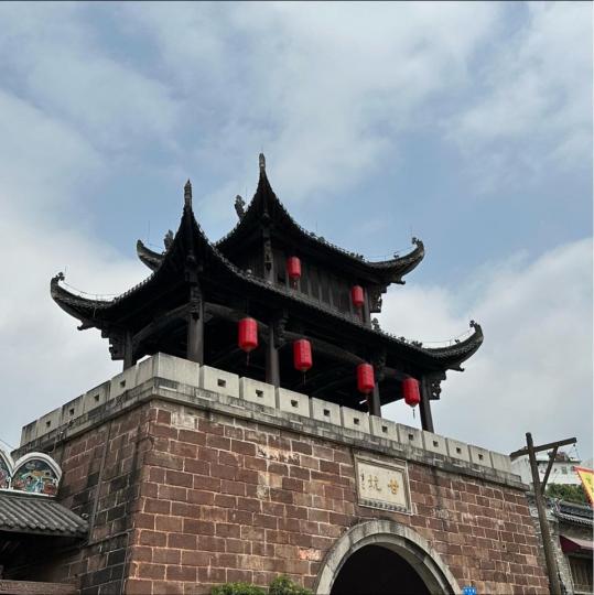 深圳古城除了影相打卡之外，這𥚃還有客家傳統美食...