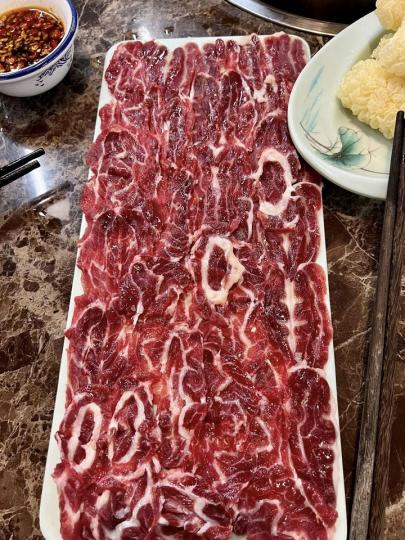 蓮塘口岸過關，特登坐地鐵兩個站去蓮塘站D出口步行7分鐘去聚寶酒樓食牛肉火鍋午餐，絕對好食過八合里...