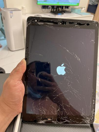 iPad 9外屏碎了，拿去華強北維修，150蚊搞掂...