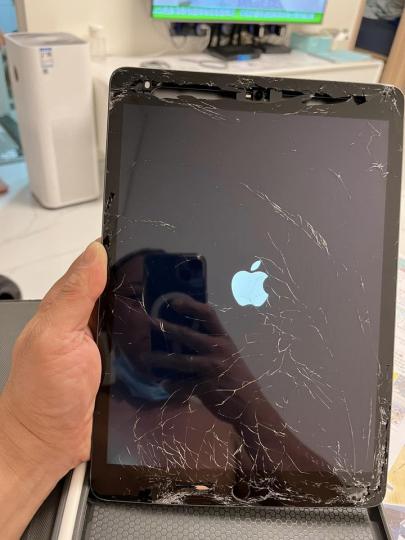 iPad 9外屏碎了，拿去華強北維修，150蚊搞掂...