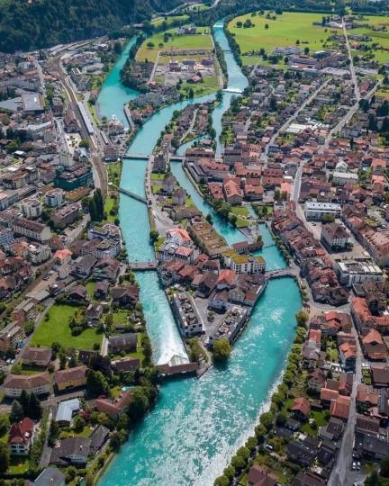 瑞士的河水都是少女眼睛的藍綠色...